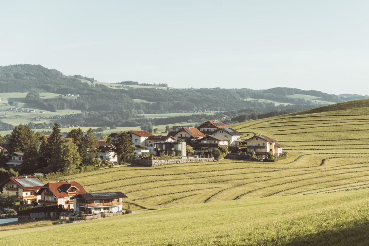 Hotel Berghof Graml Hallwang Bagian luar foto